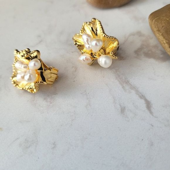 Stunning clip earrings gold color and natural freshwater pearls - Picture 3 of 4
